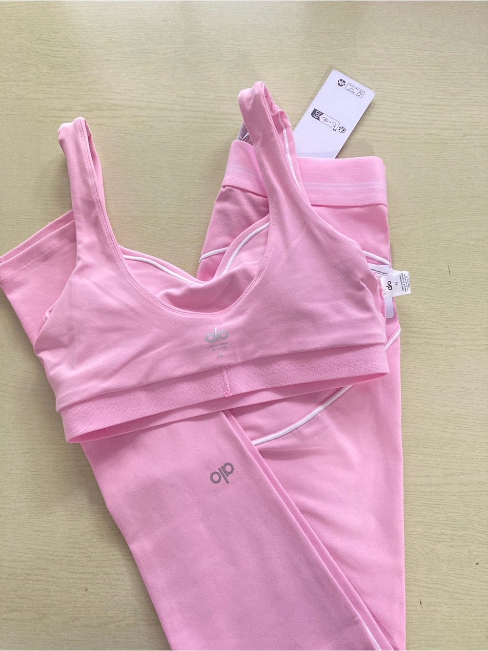 ALO Yoga Pink Seam-Trim Sports Bra & Leggings Set - Picture 4 of 5